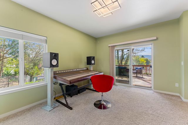 105 Cedar Ridge Terrace, Rogue River, OR 97537