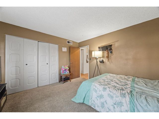 10211 Ura Ln 5-106, Denver, CO 80260