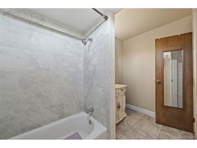 10211 Ura Ln 5-106, Denver, CO 80260