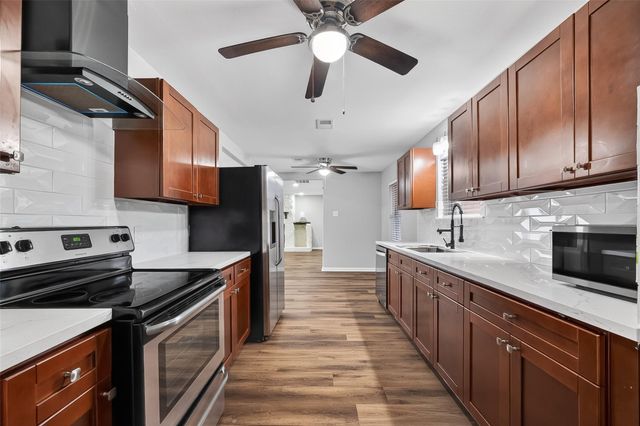 515 Maple Way, Houston, TX 77015