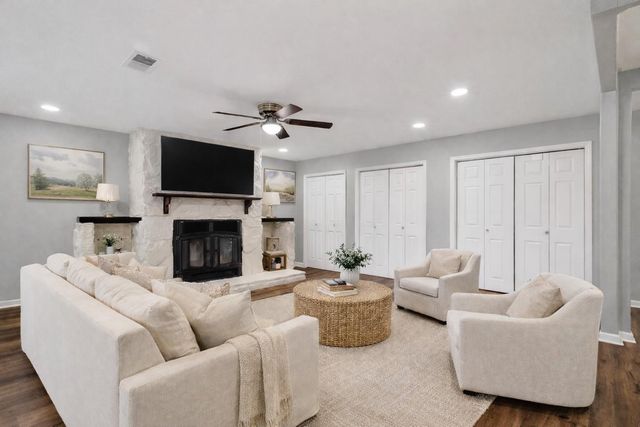 515 Maple Way, Houston, TX 77015