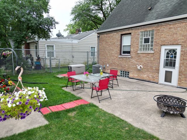 4225 HIGHLAND Avenue, Downers Grove, IL 60515