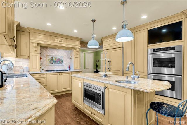 1451 Courtleigh Terrace, Bloomfield Hills, MI 48301