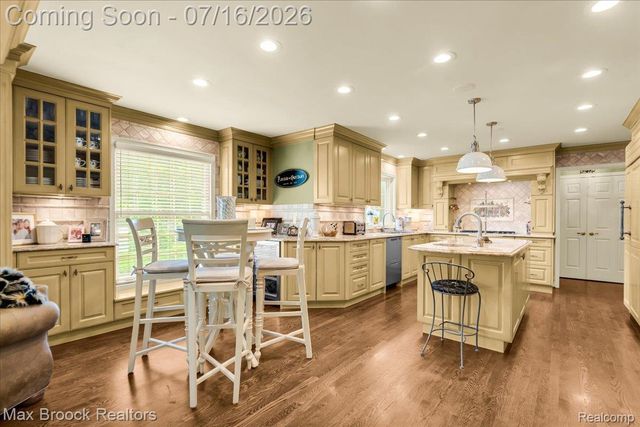 1451 Courtleigh Terrace, Bloomfield Hills, MI 48301