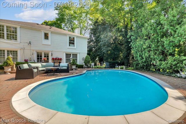 1451 Courtleigh Terrace, Bloomfield Hills, MI 48301