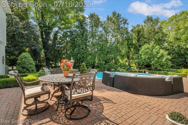 1451 Courtleigh Terrace, Bloomfield Hills, MI 48301