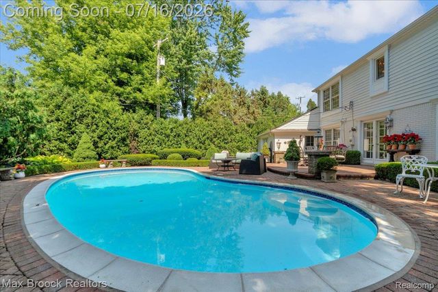 1451 Courtleigh Terrace, Bloomfield Hills, MI 48301