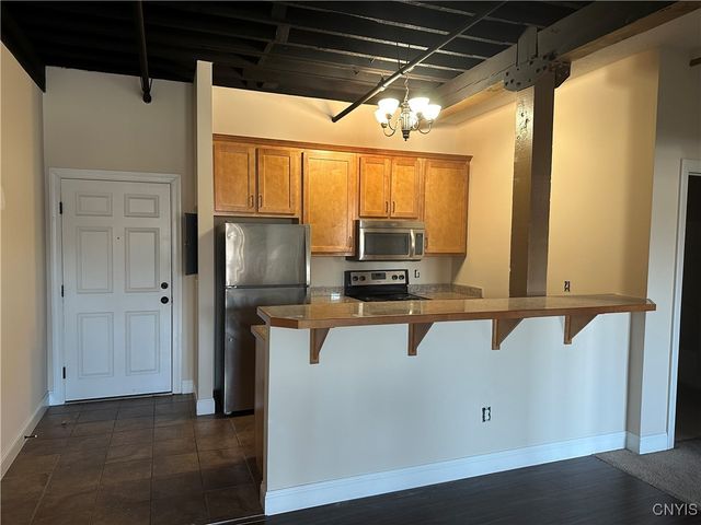 617 East Hiawatha Boulevard 25, Syracuse, NY 13208