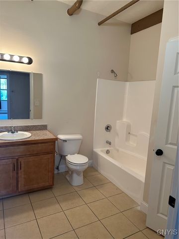 617 East Hiawatha Boulevard 25, Syracuse, NY 13208