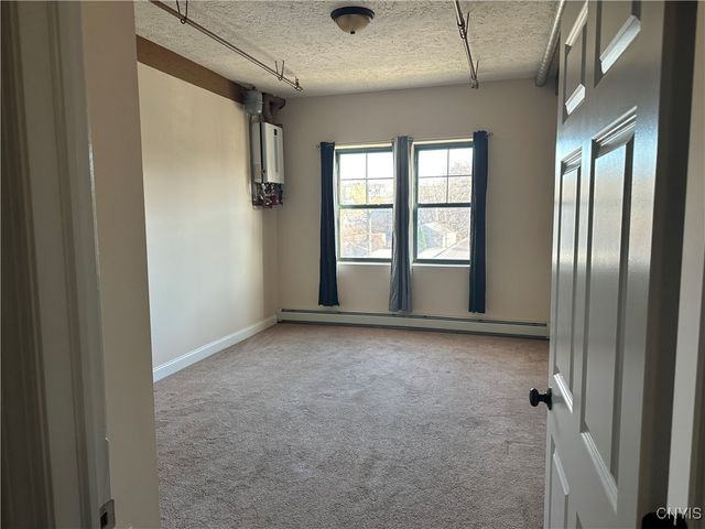 617 East Hiawatha Boulevard 25, Syracuse, NY 13208