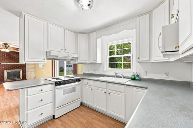 285 Mcdairmid Road, Pinehurst, NC 28374