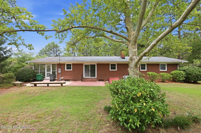 285 Mcdairmid Road, Pinehurst, NC 28374