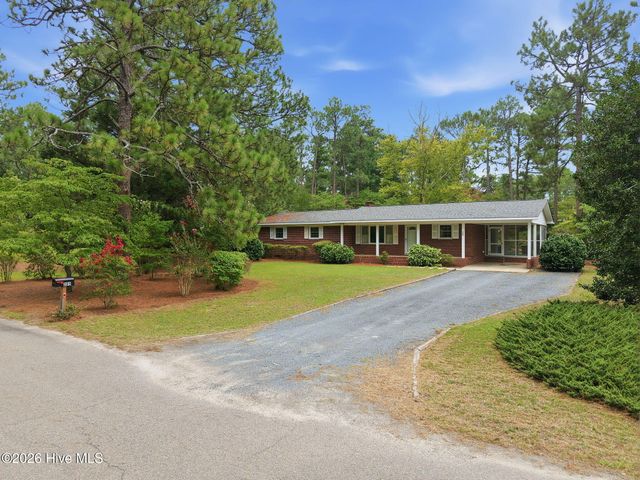 285 Mcdairmid Road, Pinehurst, NC 28374