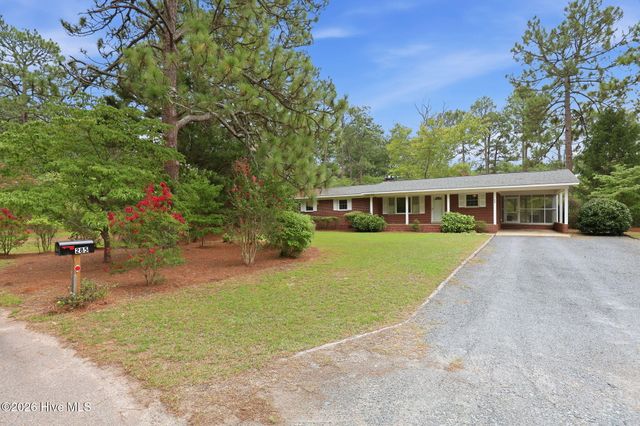 285 Mcdairmid Road, Pinehurst, NC 28374
