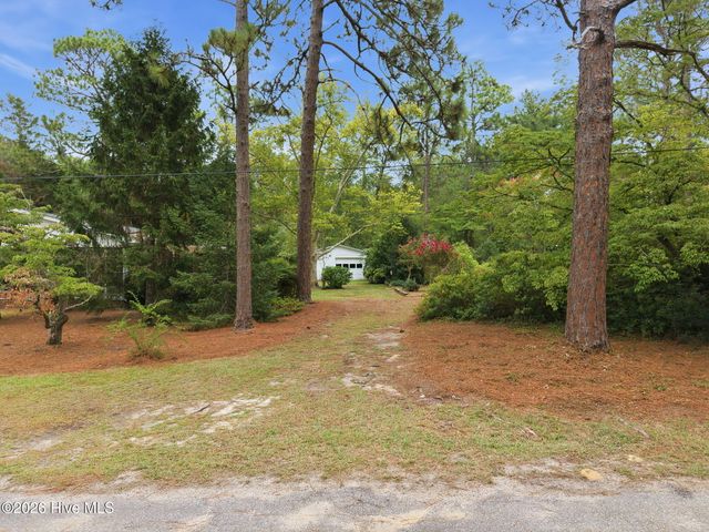 285 Mcdairmid Road, Pinehurst, NC 28374