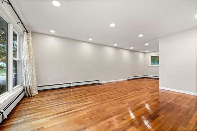4 Niles Rd, Randolph, MA 02368