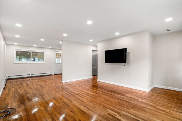 4 Niles Rd, Randolph, MA 02368