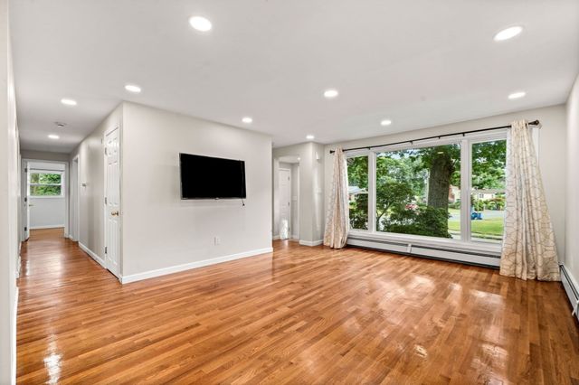 4 Niles Rd, Randolph, MA 02368