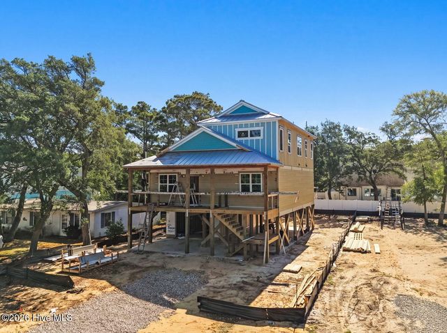 110 NE 41st Street, Oak Island, NC 28465