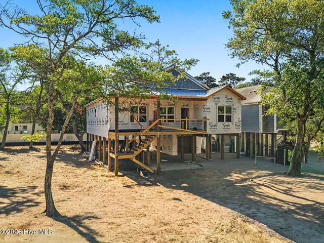 110 NE 41st Street, Oak Island, NC 28465