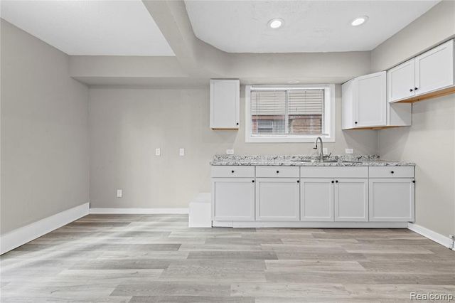 13100 Wilshire Drive, Detroit, MI 48213