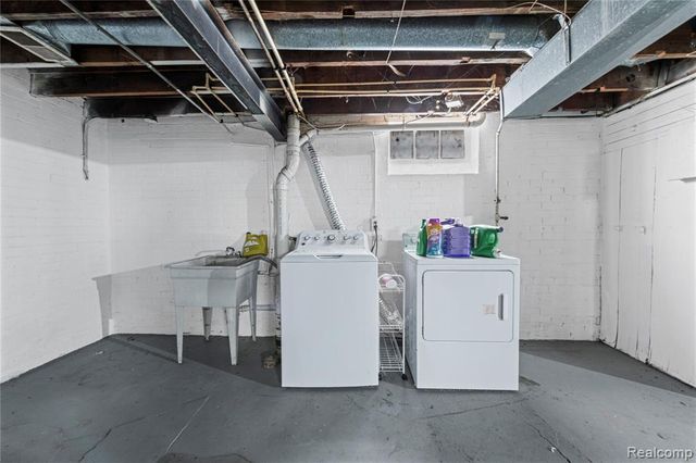 13100 Wilshire Drive, Detroit, MI 48213