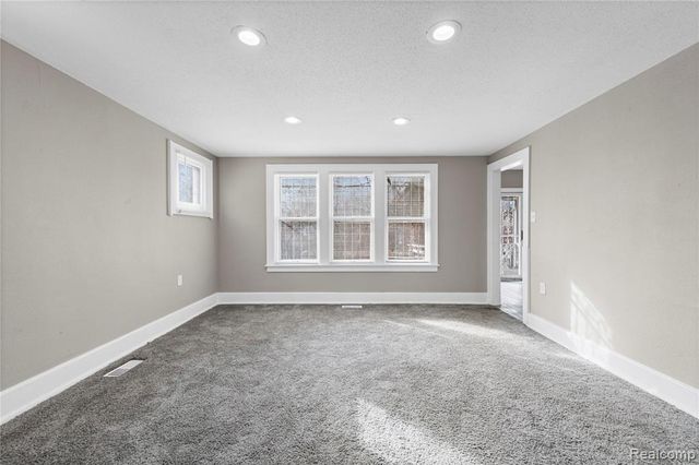 13100 Wilshire Drive, Detroit, MI 48213