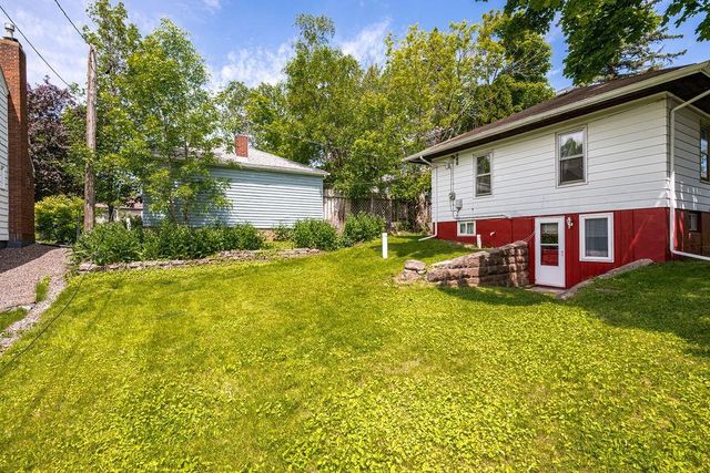 821 N 19th Avenue E, Duluth, MN 55812