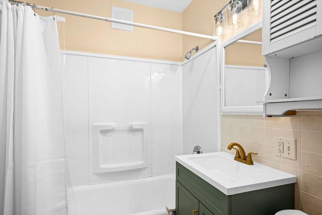 821 N 19th Avenue E, Duluth, MN 55812