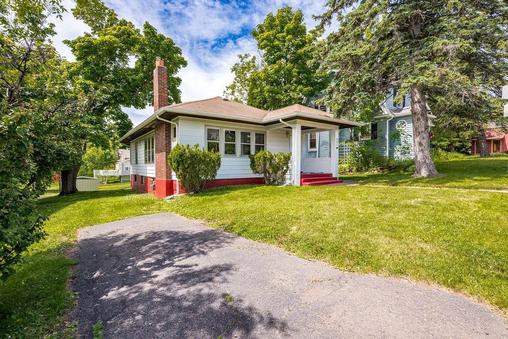 821 N 19th Avenue E, Duluth, MN 55812
