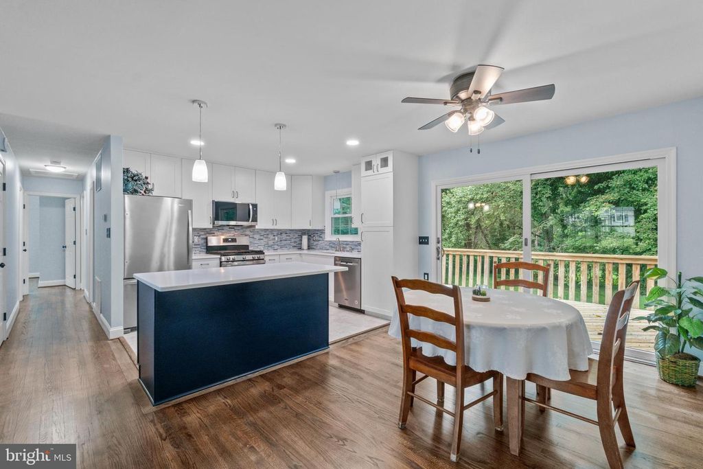 1012 COURTLAND DR, Sykesville, MD 21784