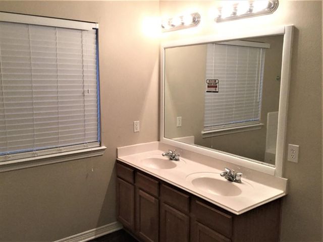 2213 Perkins Crossing Drive, Conroe, TX 77304