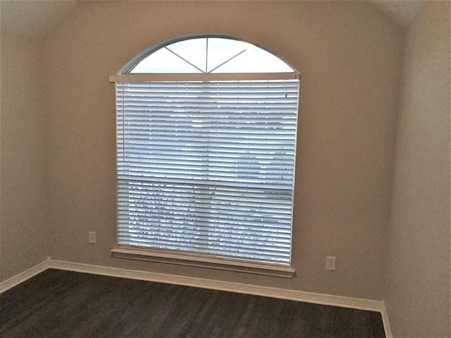 2213 Perkins Crossing Drive, Conroe, TX 77304