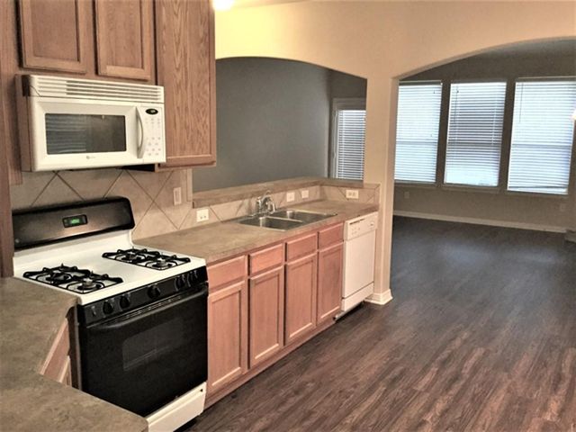 2213 Perkins Crossing Drive, Conroe, TX 77304