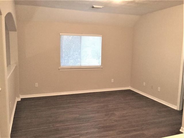 2213 Perkins Crossing Drive, Conroe, TX 77304