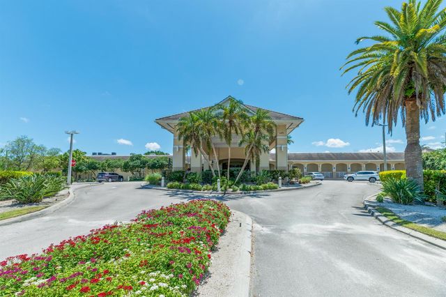 5142 Fountains Drive S, Lake Worth, FL 33467