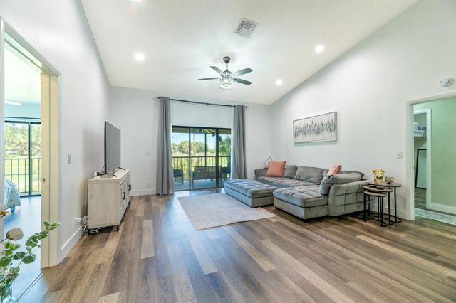 5142 Fountains Drive S, Lake Worth, FL 33467