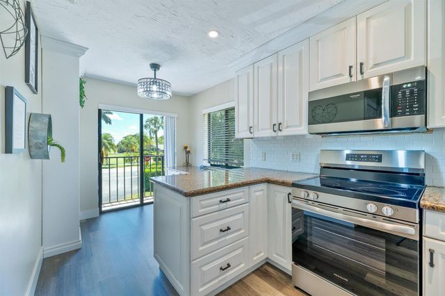 5142 Fountains Drive S, Lake Worth, FL 33467