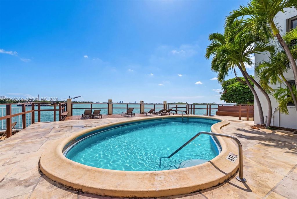 7845 NE Bayshore Ct 16, Miami, FL 33138