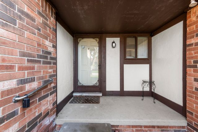 13510 Angela Dr Drive, Warren, MI 48088