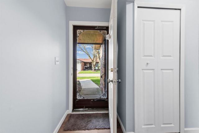 13510 Angela Dr Drive, Warren, MI 48088