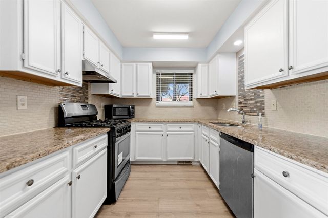 13510 Angela Dr Drive, Warren, MI 48088