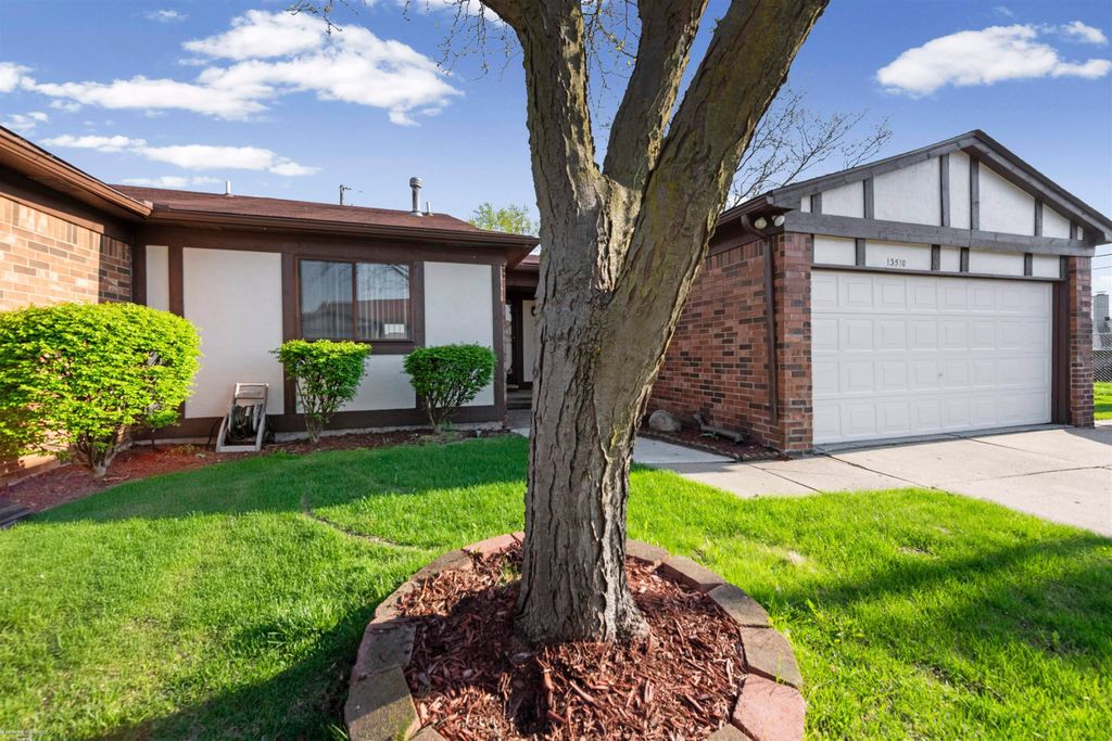 13510 Angela Dr Drive, Warren, MI 48088