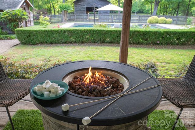 10915 Beatties Ford Road, Huntersville, NC 28078