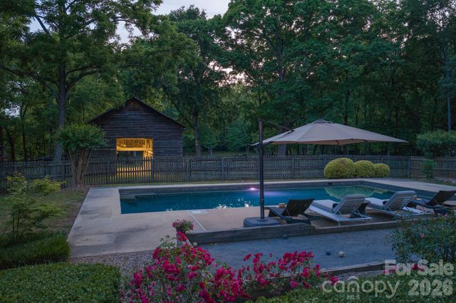 10915 Beatties Ford Road, Huntersville, NC 28078