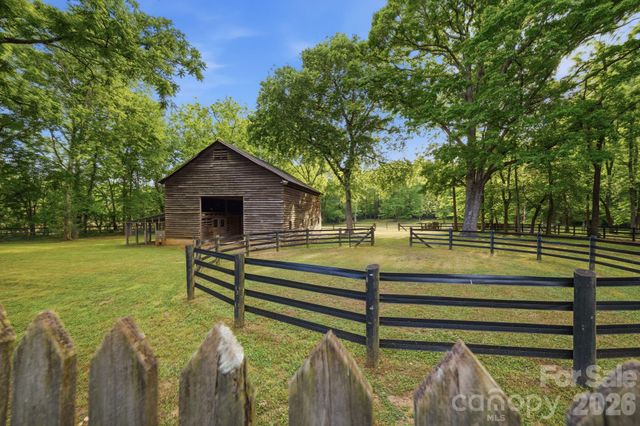 10915 Beatties Ford Road, Huntersville, NC 28078