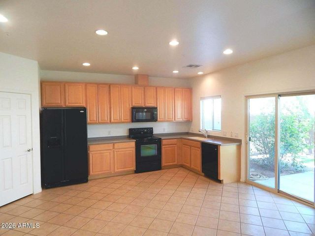 8770 W WOOD Drive, Peoria, AZ 85381