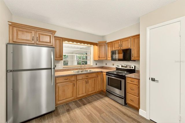 1220 VINEWOOD DRIVE, Seffner, FL 33584