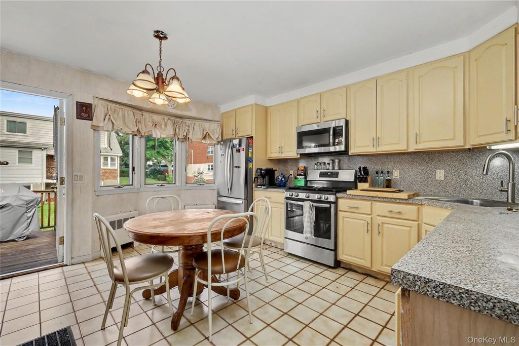 33 a/k/a 29 Stillwell Avenue, Yonkers, NY 10704 — photo 4