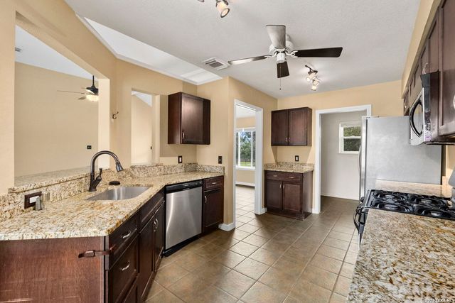 628 SUNSHINE MDW, Adkins, TX 78101